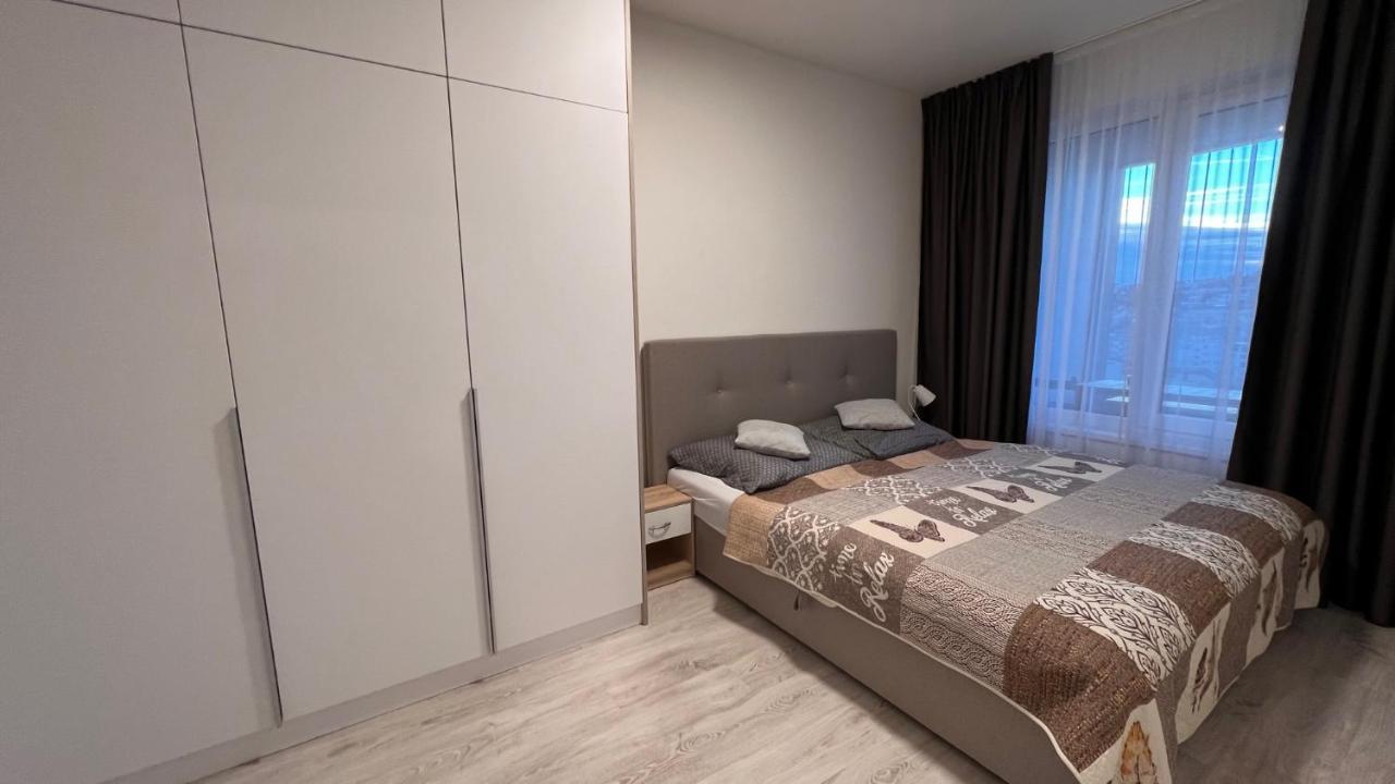 2 Room Apartment, With A View Of The Castle บราติสลาวา ภายนอก รูปภาพ