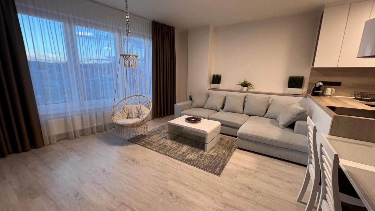 2 Room Apartment, With A View Of The Castle บราติสลาวา ภายนอก รูปภาพ