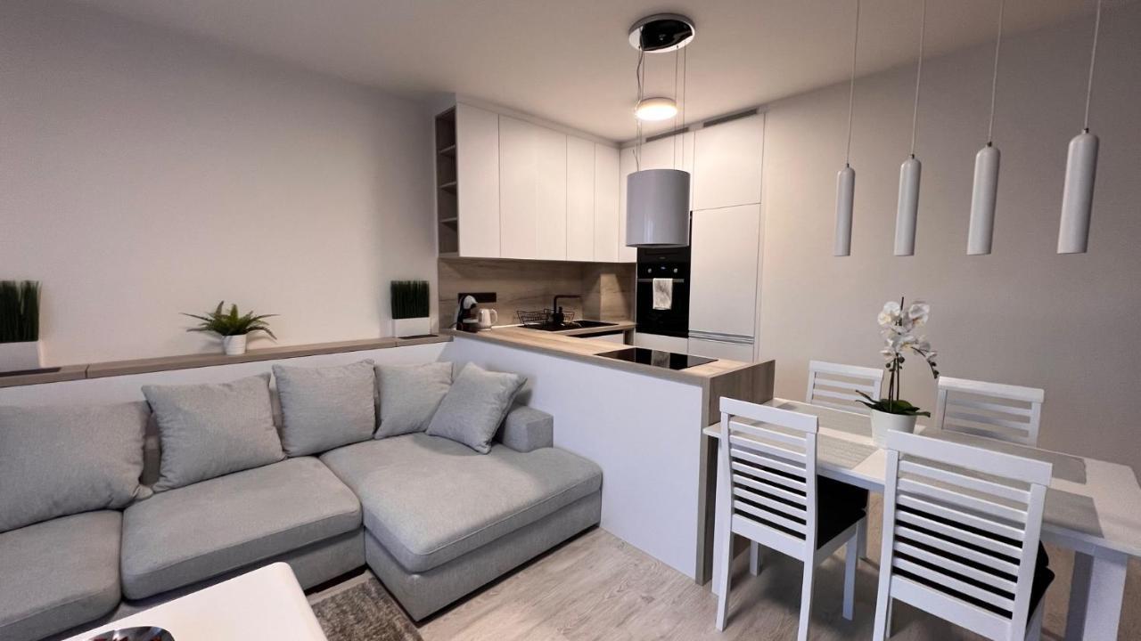 2 Room Apartment, With A View Of The Castle บราติสลาวา ภายนอก รูปภาพ