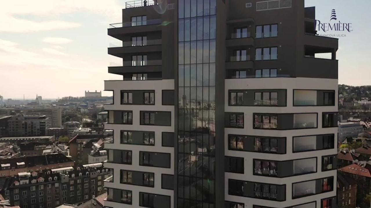 2 Room Apartment, With A View Of The Castle บราติสลาวา ภายนอก รูปภาพ